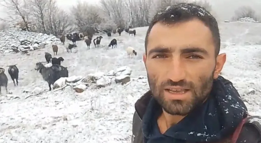 Tokat’ta çoban karlar altında türkü söyledi