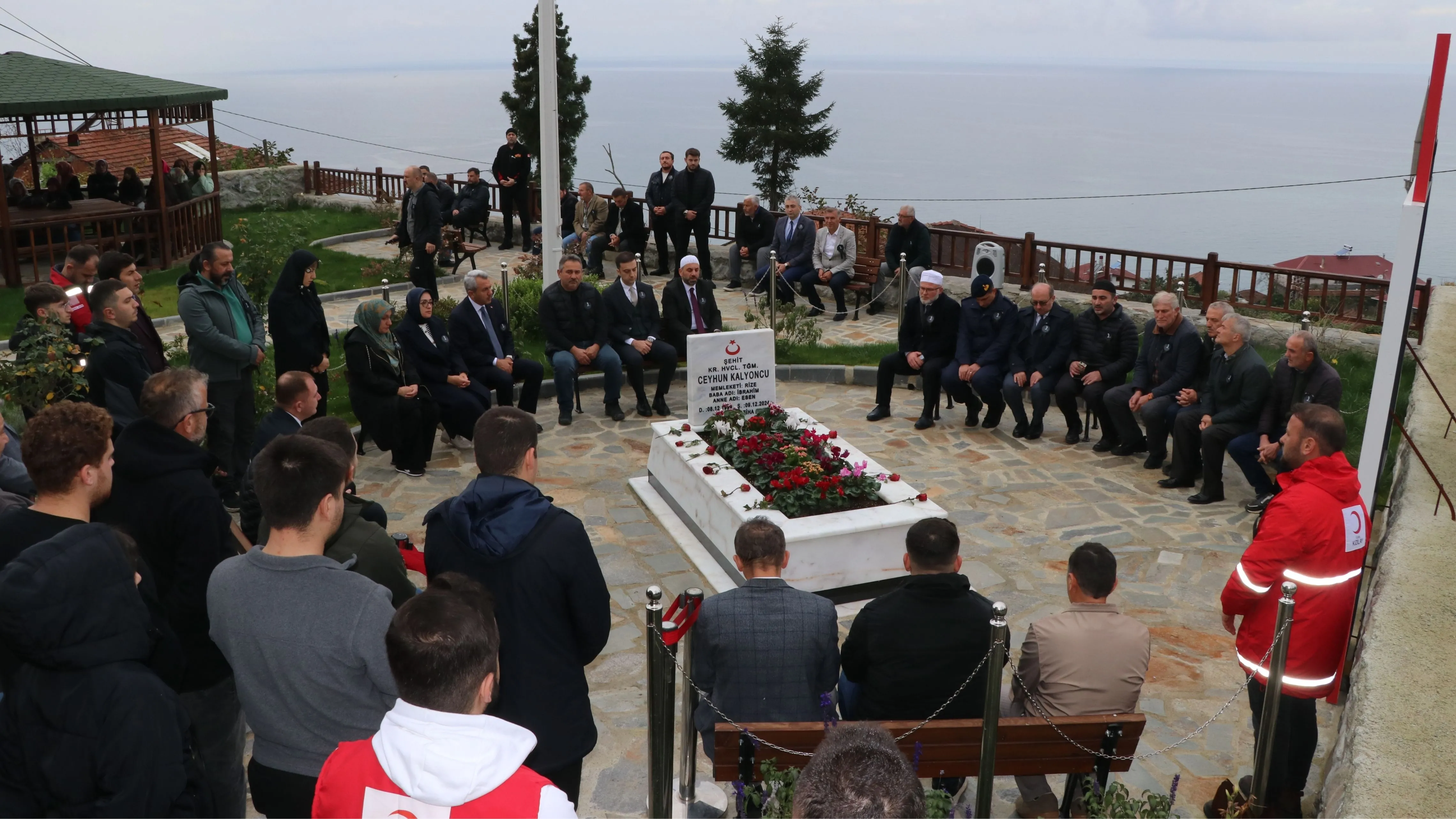 Rizeli Şehit Teğmen Ceyhun Kalyoncu, şehadetinin 1. yılında mezarı başında anıldı